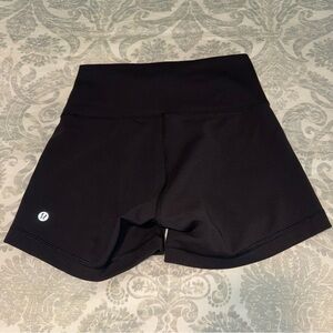 Lululemon Wunder Train Contour Fit High-Rise Short 4” SIZE 8
